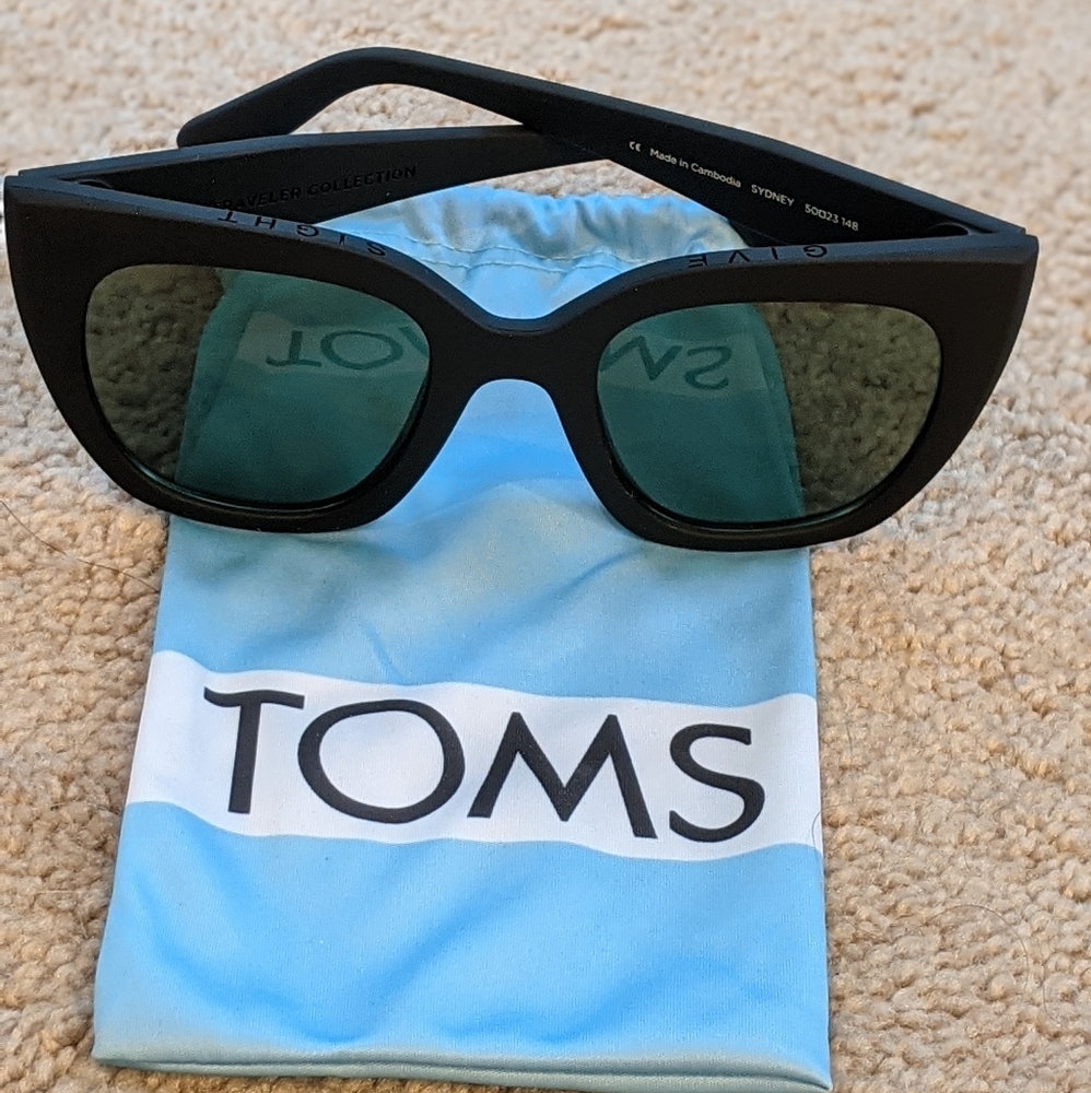 NWOT Toms Sunglasses